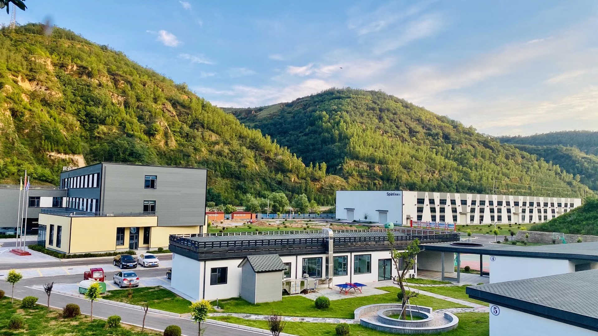 延安斯派爾集成建筑科技有限公司廠房 板材型號(hào):SG7012，SG9003，SG1014，CZS70-02。